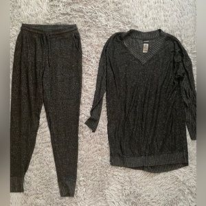 NWOT - Mono B matching set in black.